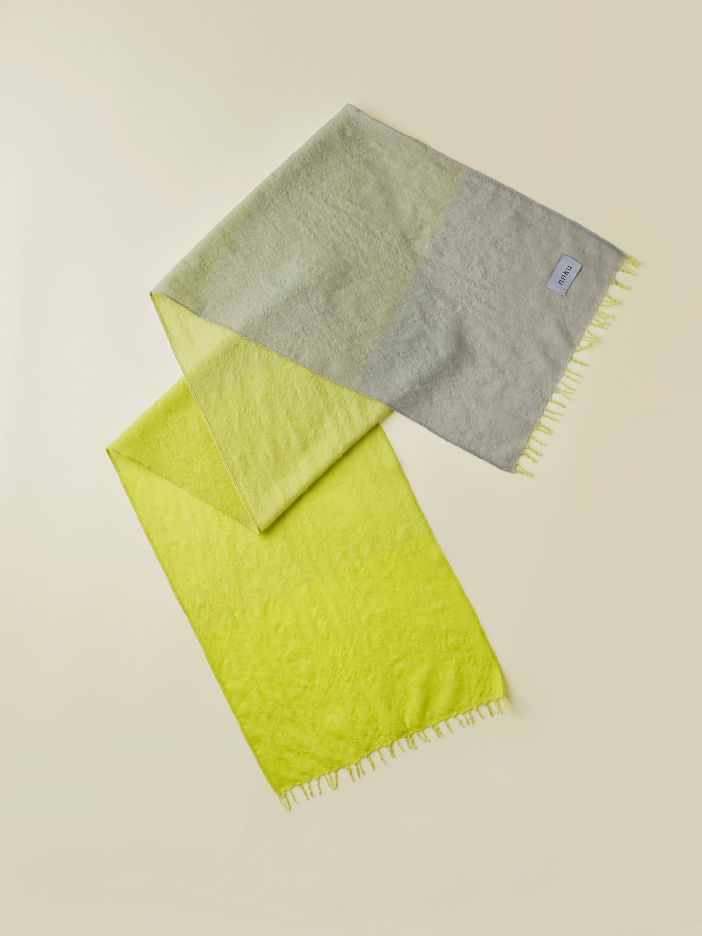 002 gradient scarf